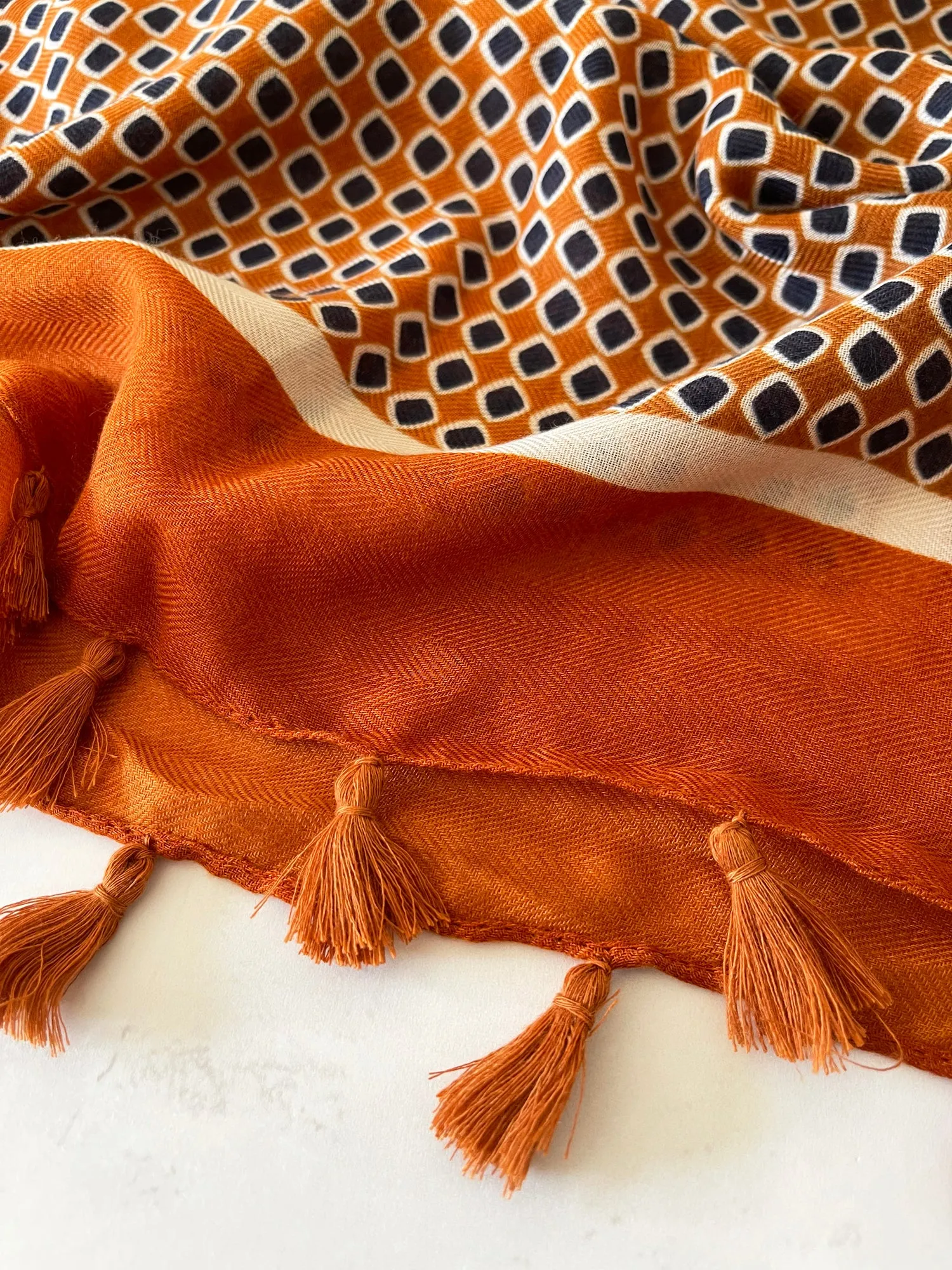 LARGE BURNT ORANGE DIAMOND PRINT SHAWL SCARF WITH TASSELS